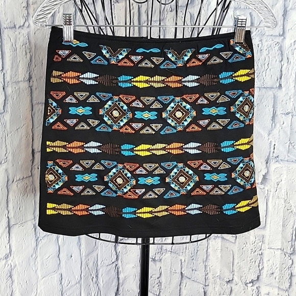 LIGALI Embroidered‎ Southwestern Print Mini Skirt Small - Picture 1 of 6